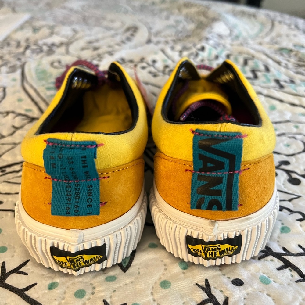 Vans - Picture 2 of 5